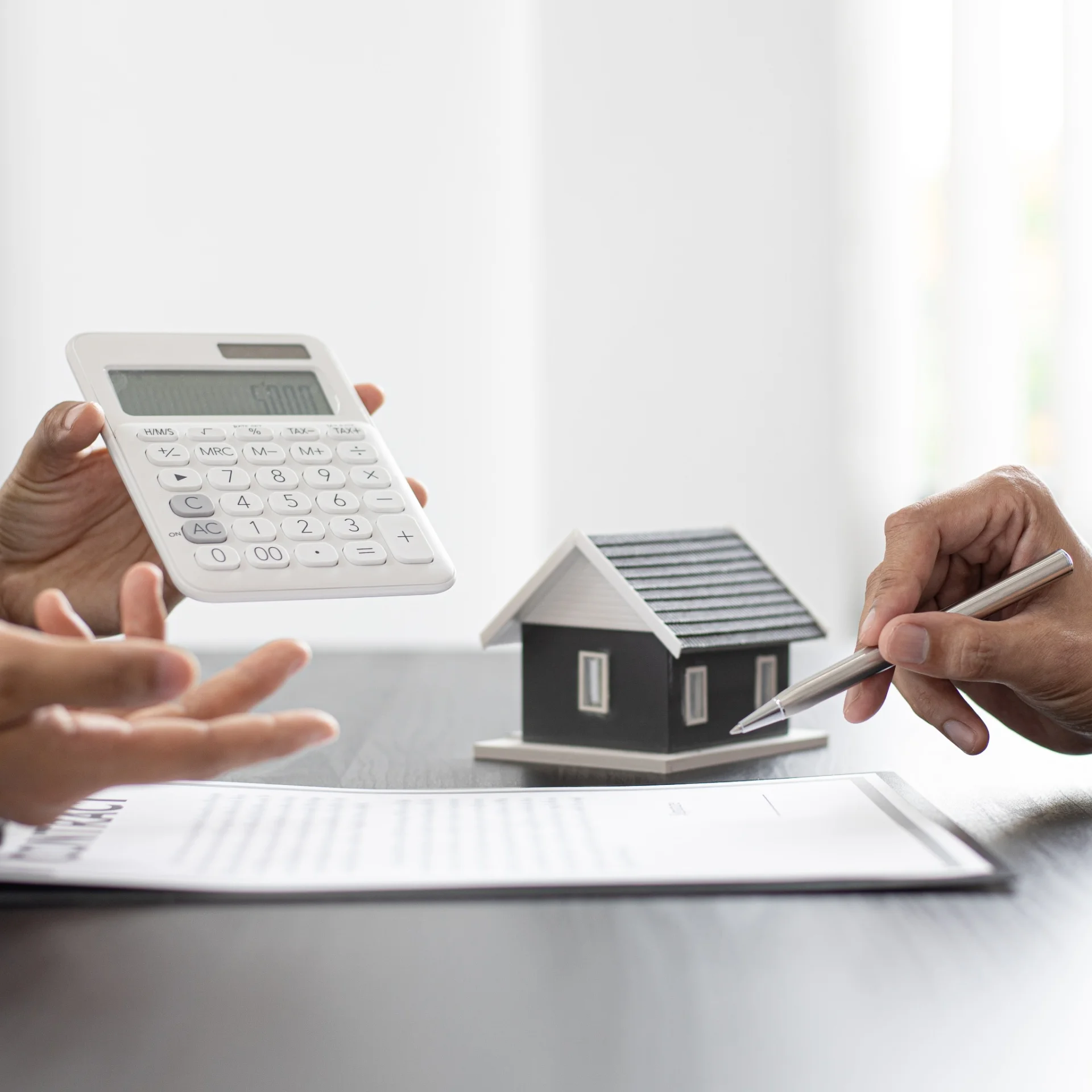 Sprzedaż mieszkania i zakup nowego – aspekty prawne i finansowe transakcji wiązanej